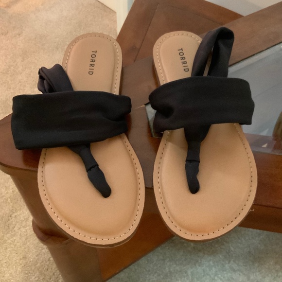 torrid Shoes - TORRID SANDALS BLACK STRAP SIZE 9